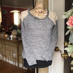 GREY AND BEIGE CROCHET STYLE PINK ROSE SWEATER S